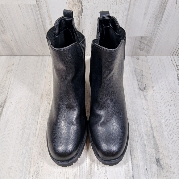 NEW MIA Jody Ribbed Round Toe Block Heel Chelsea Ankle Boots #542 - Picture 3 of 11